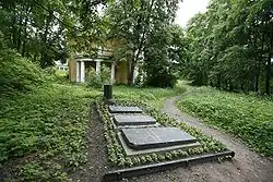 Надгробные плиты Волконских