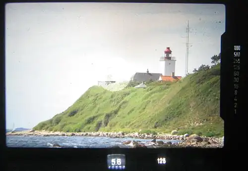 Вид в видоискатель зеркальной камеры с 300-мм телеобъективом