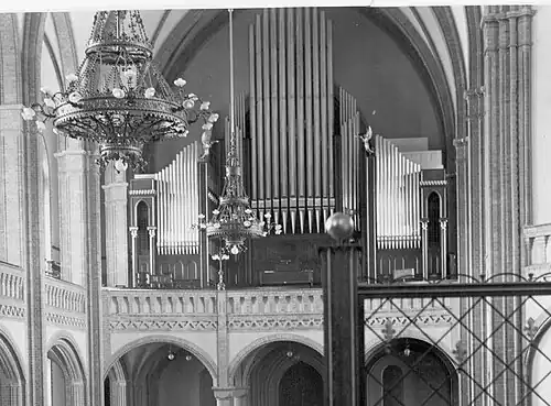 Церковный орган, установленный в 1929 году