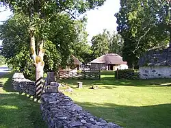 Вид на музей с шоссе