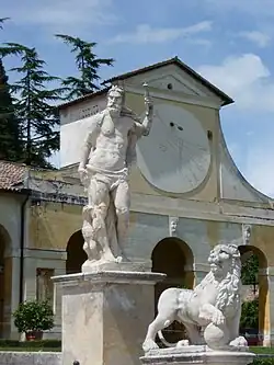 Cкульптуры и солнечные часы