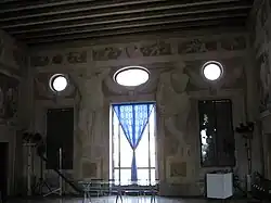 Центральный зал