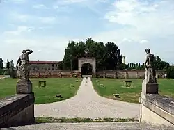 Вид со стороны парка