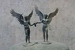 Крылатые боги. Фигурная ручка цисты (урны, сосуда). Бронза. Вилла Понятовского