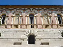 Главный фасад. Деталь