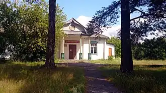 Поселковый клуб с библиотекой