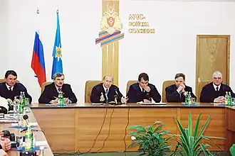 «День спасателя-2000»: Президент России Владимир Путин на встрече со спасателями международного класса МЧС в городе Ногинске.