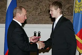Владимир Путин награждает Андриана Фадеева (2008)