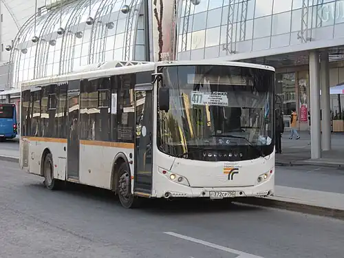 Автобус Volgabus-5270.0H на площади Киевского вокзала в Москве