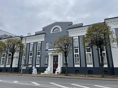 Отреставрированное в 2024 году бывшее здание администрации завода «Вольта»