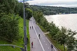 Вид на набережную с Лужнецкого моста