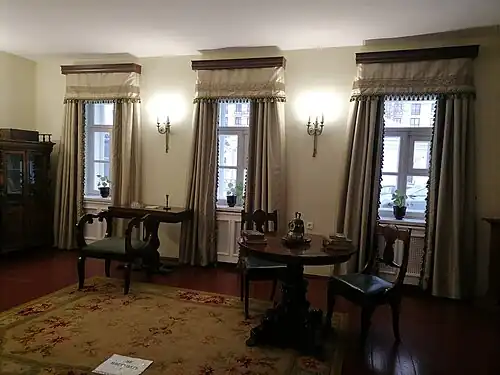 В мемориальной комнате поэта