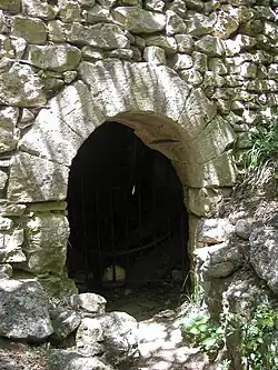 Выход воды на мельнице в нижнем ущелье Веронкля в окрестностях Горда.