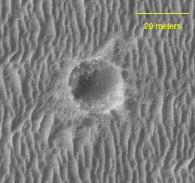 Кратер Вояджер, снятый с орбиты аппаратом MRO, камерой выcкого разрешения HiRISE.