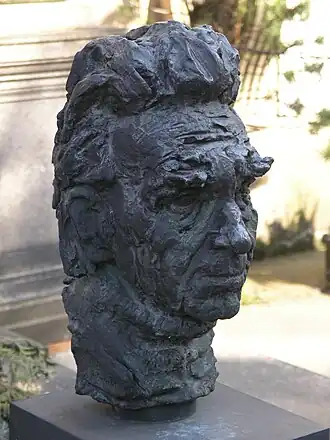 Памятник В.Новаку на Вышеградском кладбище