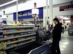 Самообслуживание покупателя с помощью NCR FastLane в магазине Wal-Mart