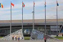 Стена олимпийских и паралимпийских чемпионов в Олимпийском парке Сочи, открытая через год после зимних Олимпийских игр 2014 года