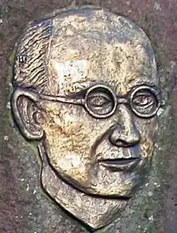 Портрет на мемориальной доске в обсерватории имени Вальтера Гомана(Эссен, Германия)