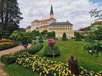 Парк перед замком