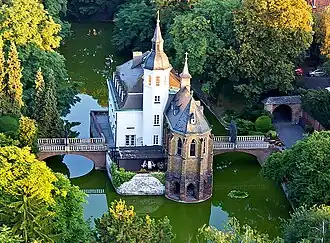 Замок "Белый дом", вид с воздушного шара