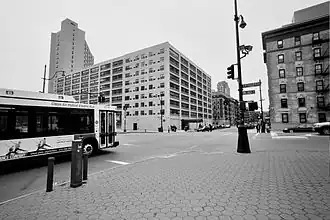 Пересечение 110-й улицы и Манхэттен-авеню