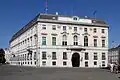 Здание придворной канцелярии в Вене, на площади Баллхаусплац[нем.]