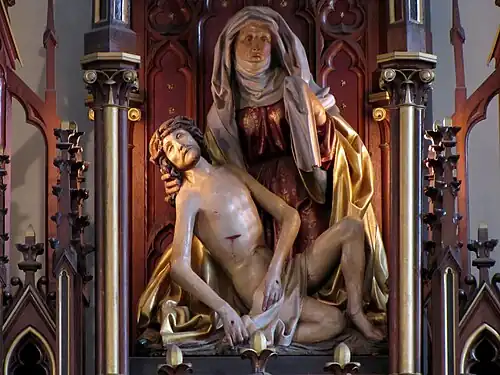 Статуя в алтаре