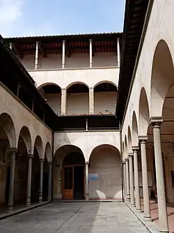 «Женский двор»