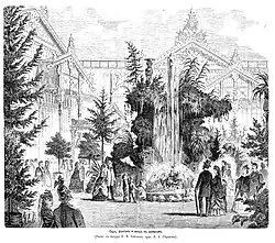 Центральный фонтан, киоски и вход в аквариум.