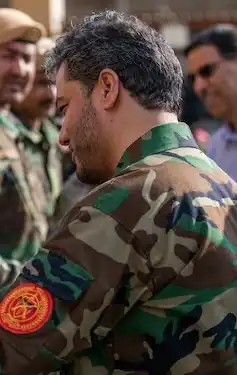 Ясин Зия приветствует войска национальной армии Афганистана