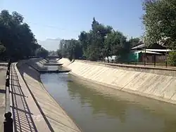 Участок речки с каскадными порогами.