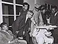 Израильский президент Ицхак Бен-Цви посещает офис авиакомпании «Air Congo», 8 августа 1962 года