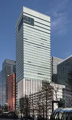 Штаб-квартира «Ёмиури симбун» в небоскрёбе Yomiuri Shimbun Building[англ.], Тиёда, Токио.