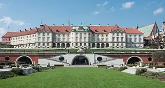 Восточный фасад дворца с аркадами