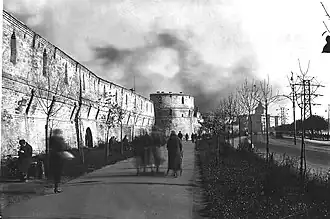 Участок Китайгородской стены вдоль Москворецкой набережной с Николомокринской башней (1934 г.)
