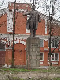 Памятник С. М. Кирову на территории завода