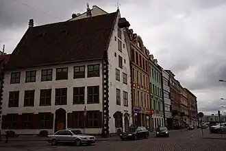 улица Грециниеку, на переднем плане - Дом Менцендорфа