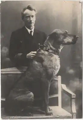 Капитан дальнего плавания, художник-маринист вместе с любимым догом Ра