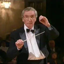 Венедиктов дирижирует в концерте на сцене ГБКЗ РТ, Казань, 20 марта 2006