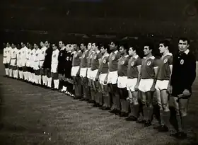 Команды «Сантос» и «Бенфика» в Межконтинентальном кубке 1962 года.