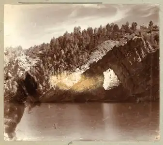 Скала «Каменные ворота»,С. М. Прокудин-Горский; 1909 год.
